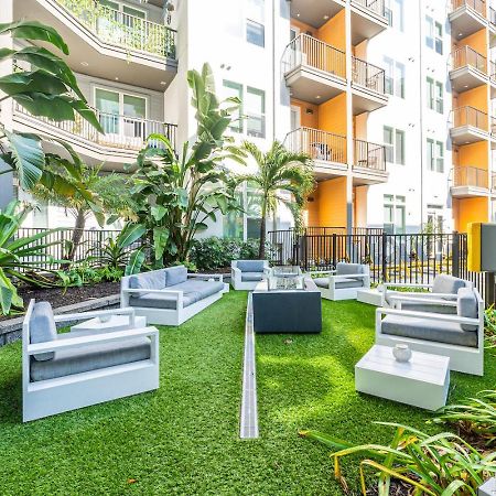 Tropical Field 1 Bed In Downtown With Free Parking Daire St. Petersburg Dış mekan fotoğraf