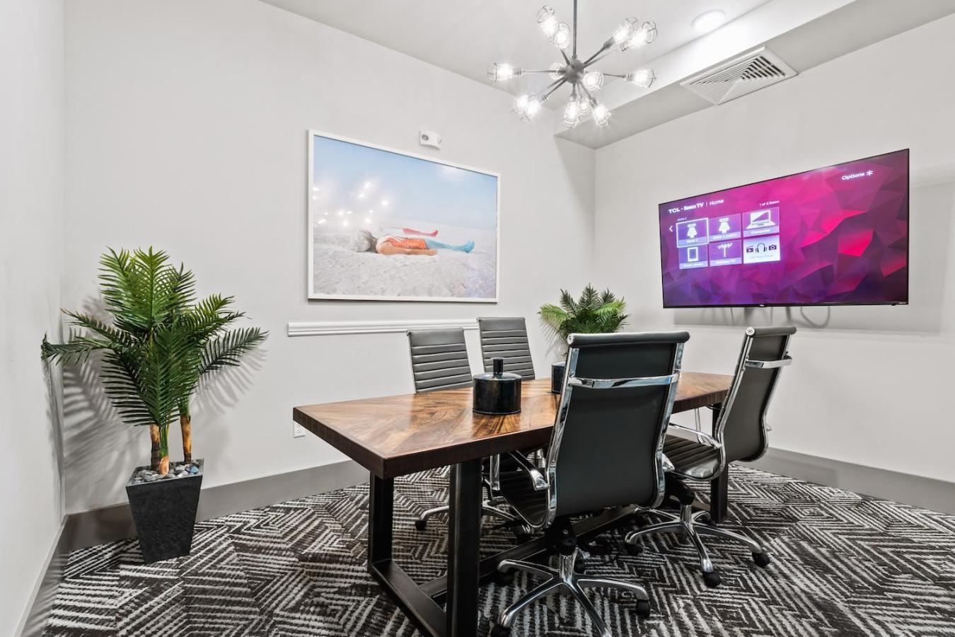 Tropical Field 1 Bed In Downtown With Free Parking Daire St. Petersburg Dış mekan fotoğraf