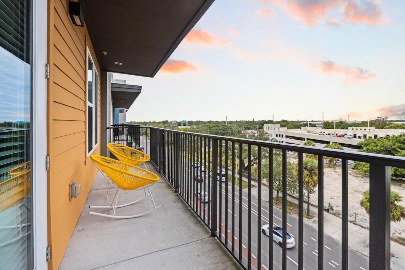 Tropical Field 1 Bed In Downtown With Free Parking Daire St. Petersburg Dış mekan fotoğraf
