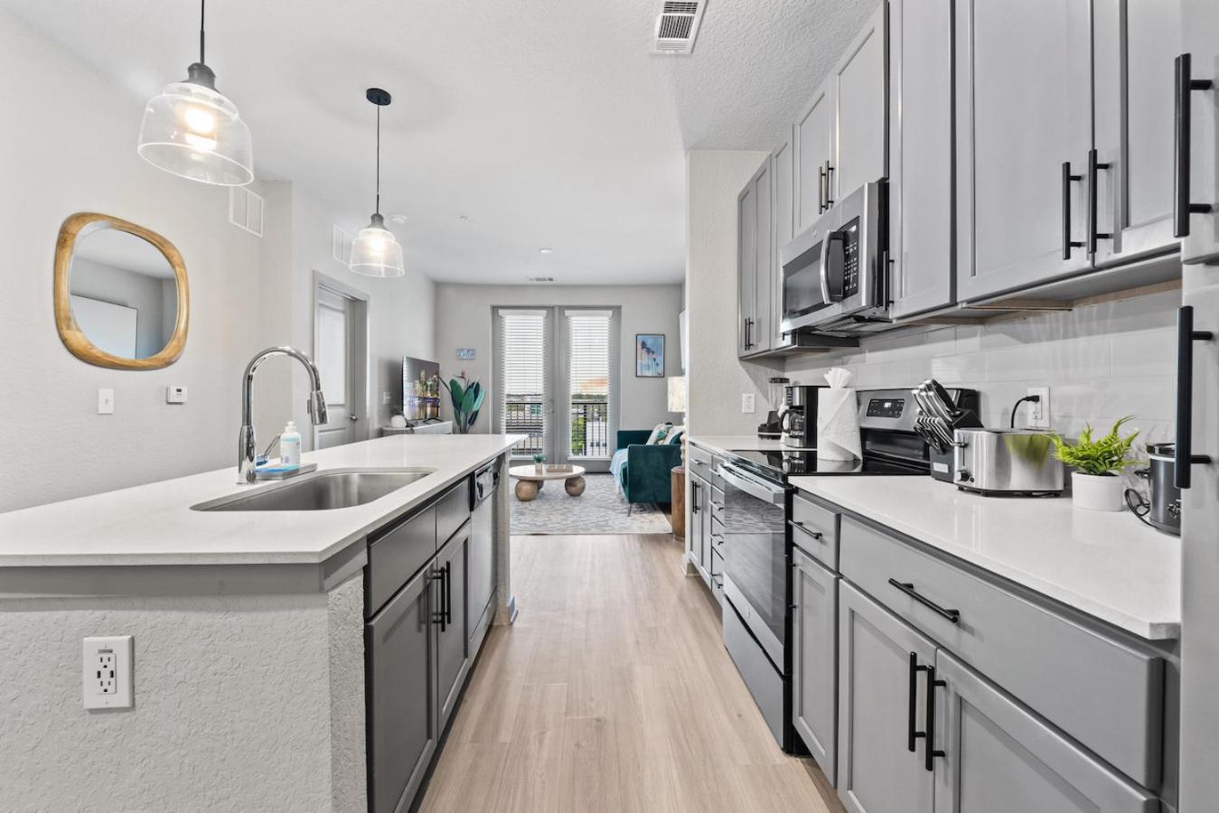 Tropical Field 1 Bed In Downtown With Free Parking Daire St. Petersburg Dış mekan fotoğraf