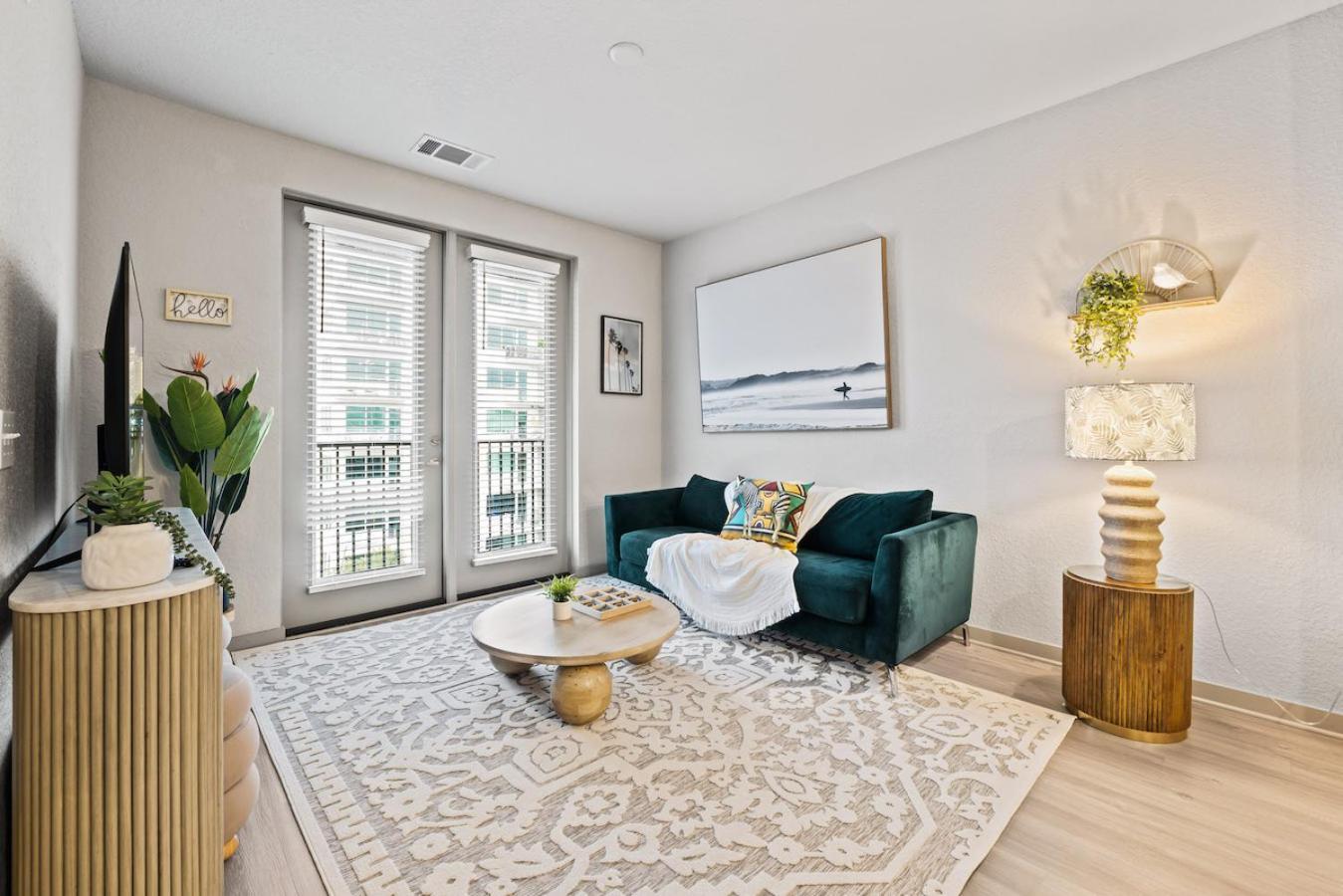 Tropical Field 1 Bed In Downtown With Free Parking Daire St. Petersburg Dış mekan fotoğraf