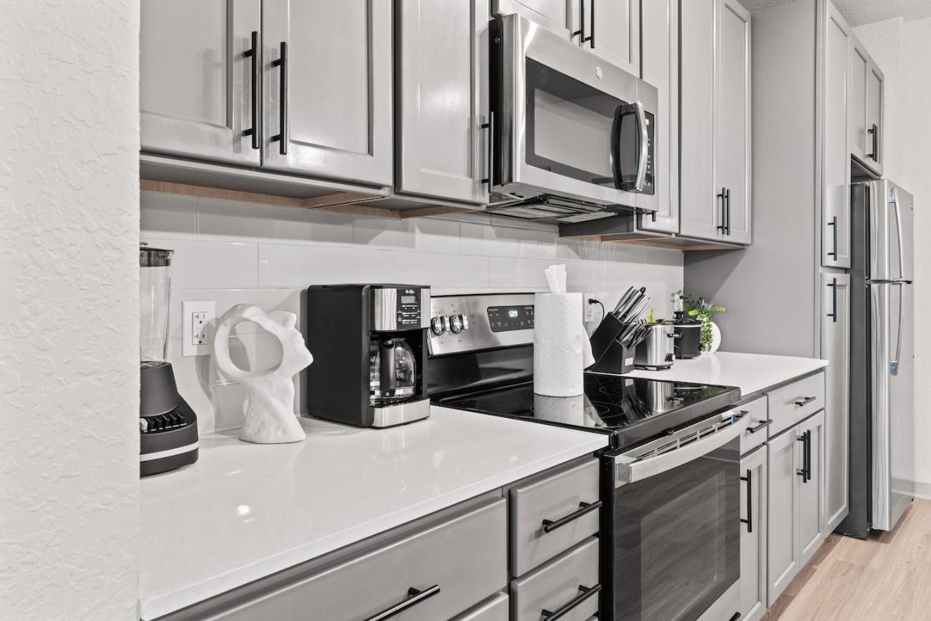 Tropical Field 1 Bed In Downtown With Free Parking Daire St. Petersburg Dış mekan fotoğraf